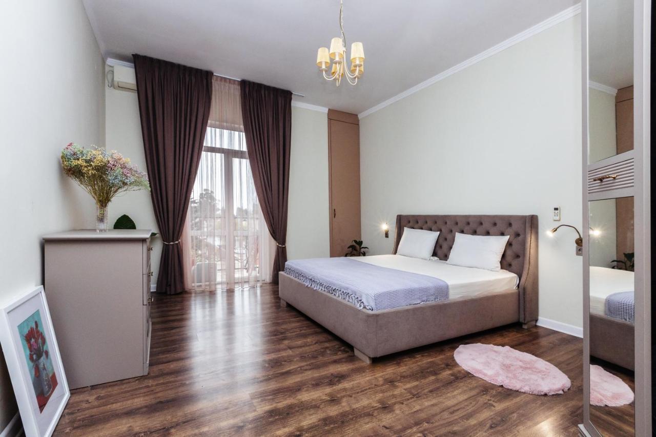 Просторные Апартаменты Класса Люкс Sukhumi Bagian luar foto